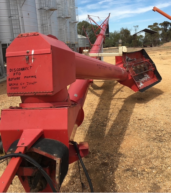 Farm King 1370 Auger Great Condition. Machinery & Equipment